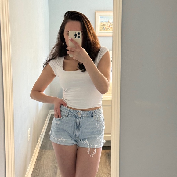 Dynamite Claudia Light Denim Distressed Shorts - Picture 6 of 6